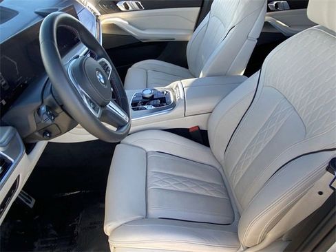 Certified 2025 BMW X7 M60i image 21