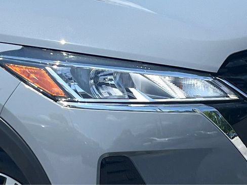 Used 2024 Nissan Kicks SV FWD image 3