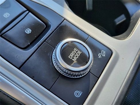 Certified 2022 Ford Explorer XLT w/ Equipment Group 202A image 27