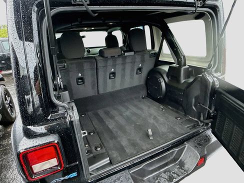 Used 2023 Jeep Wrangler Unlimited w/ Sun & Screen Package AWD/4WD image 30