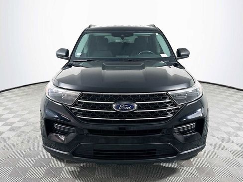 Used 2022 Ford Explorer XLT image 2
