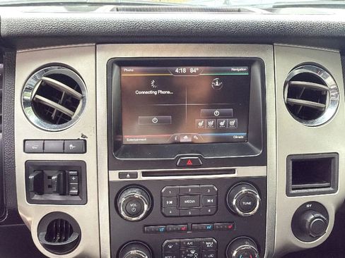 Used 2015 Ford Expedition XLT w/ Equipment Group 202A RWD image 40