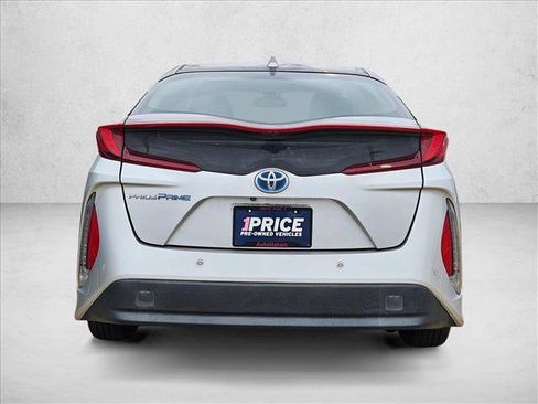 Used 2018 Toyota Prius Prime Advanced image 5