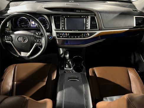 Used 2017 Toyota Highlander Limited image 42