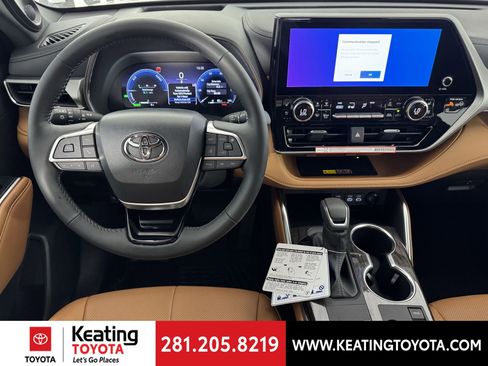 New 2026 Toyota Highlander Platinum image 8