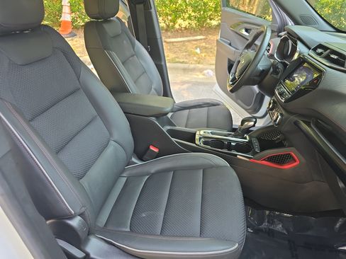 Used 2023 Chevrolet TrailBlazer RS w/ Sun and Liftgate Package FWD image 10