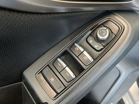 Used 2019 Subaru Crosstrek 2.0i Limited w/ Moonroof Package w/Navigation AWD/4WD image 5