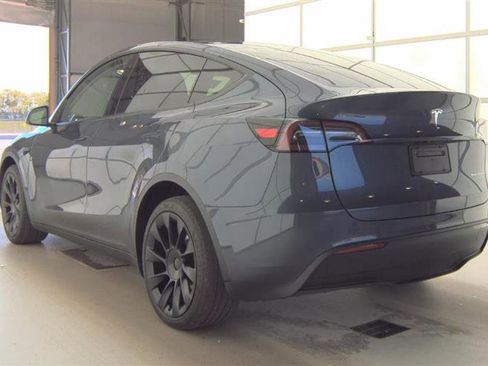 Used 2023 Tesla Model Y AWD image 8