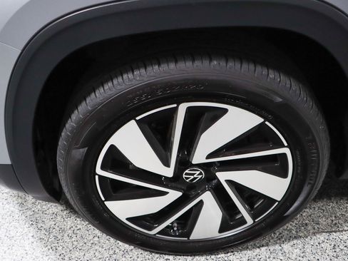 Used 2024 Volkswagen Atlas SE image 11