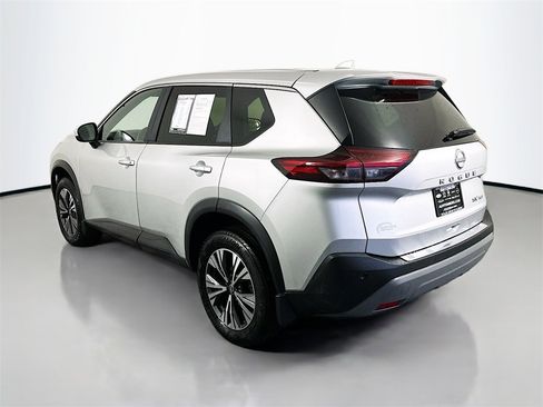 Used 2023 Nissan Rogue SV image 5