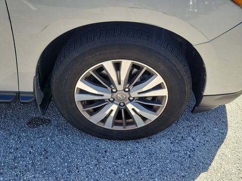 Used 2017 Nissan Pathfinder SL w/ Cargo Package FWD image 7
