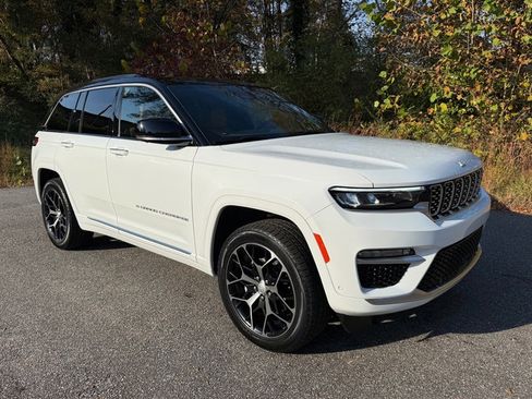 New 2025 Jeep Grand Cherokee Summit image 5