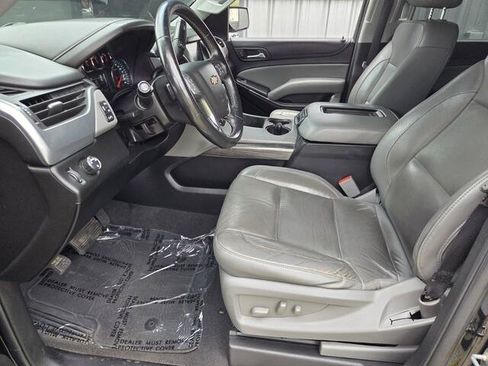 Used 2019 Chevrolet Suburban LT RWD image 4