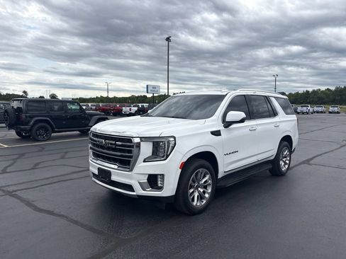 Used 2023 GMC Yukon SLT w/ SLT Premium Package AWD/4WD image 4