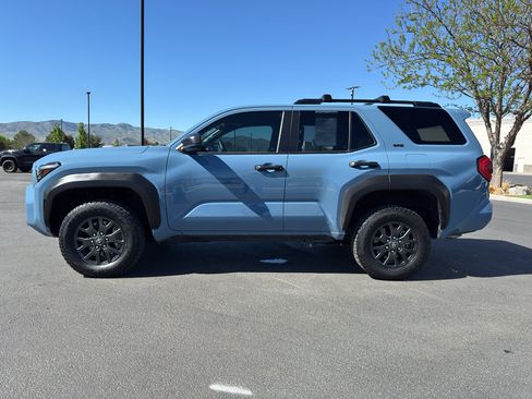 Certified 2025 Toyota 4Runner SR5 AWD/4WD image 4