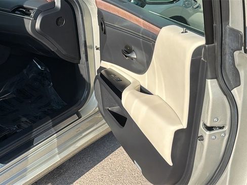 Used 2023 Lexus ES 350 w/ Premium Package image 46