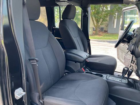 Used 2018 Jeep Wrangler Unlimited Sport w/ Connectivity Group AWD/4WD image 31
