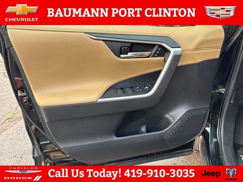 Used 2019 Toyota RAV4 Limited AWD/4WD image 10