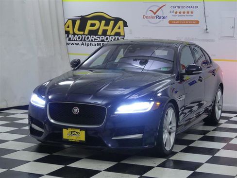 Used 2017 Jaguar XF R-Sport image 4