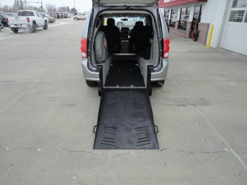 Used 2015 Dodge Grand Caravan SXT image 15