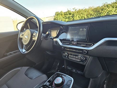 Used 2020 Kia Niro EX FWD image 16
