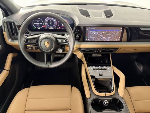 Used 2026 Porsche Cayenne AWD/4WD image 27