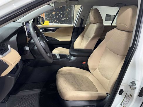 Certified 2025 Toyota RAV4 XLE AWD/4WD image 15