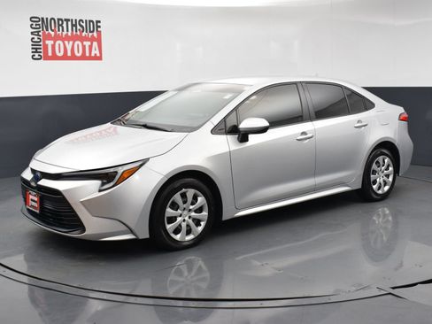 Used 2025 Toyota Corolla LE FWD image 8
