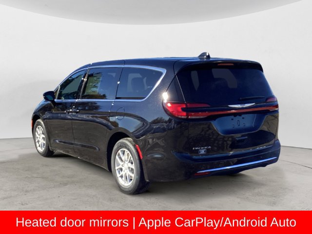 New 2026 Chrysler Pacifica Select FWD image 3