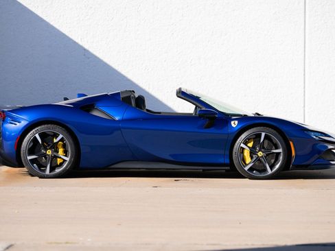 Used 2025 Ferrari SF90 Spider image 4