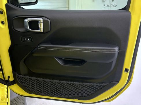 Used 2022 Jeep Wrangler Unlimited Sahara w/ Cold Weather Group image 16