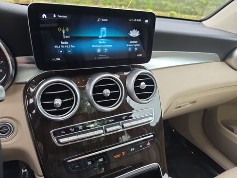 Used 2022 Mercedes-Benz GLC 300 image 20