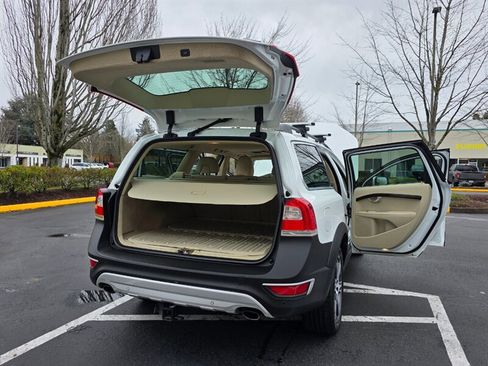 Used 2015 Volvo XC70 T6 Platinum w/ Protection Package image 28