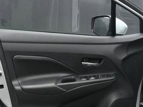 Used 2025 Nissan Versa SV w/ Trunk Package image 17