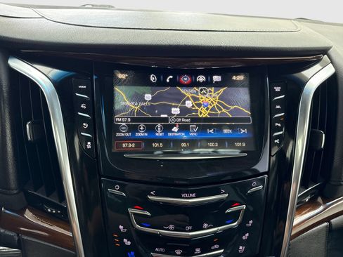 Used 2018 Cadillac Escalade Luxury AWD/4WD image 28