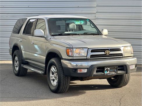 Used 2000 Toyota 4Runner SR5 image 8