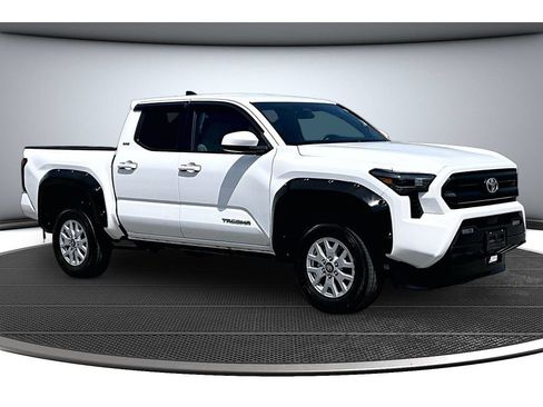Used 2024 Toyota Tacoma SR5 RWD image 13