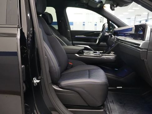 Used 2026 Cadillac Escalade IQL Sport 1 w/ LPO, ONYX Package AWD/4WD image 18