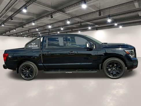Used 2024 Nissan Titan SV RWD image 17