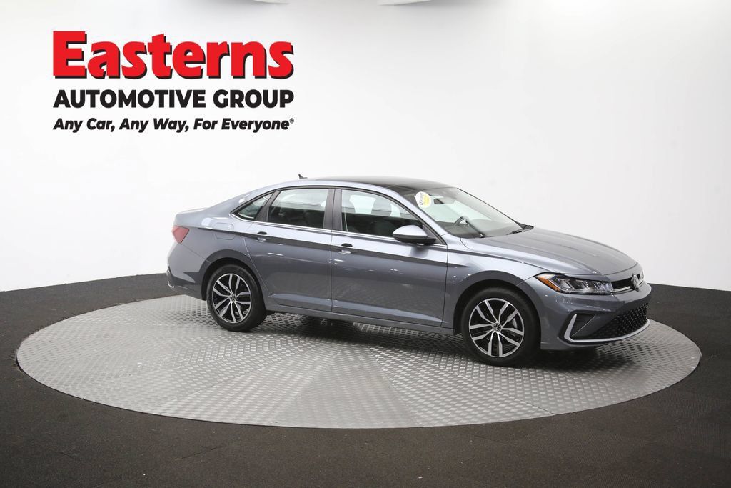 Used 2025 Volkswagen Jetta SE FWD image 46