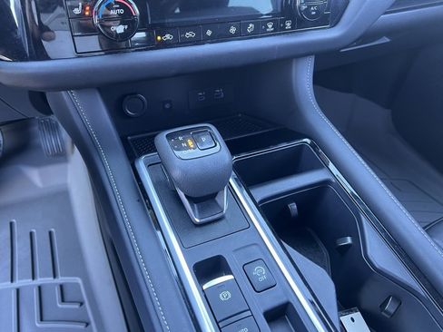 Used 2024 Nissan Pathfinder SL image 21