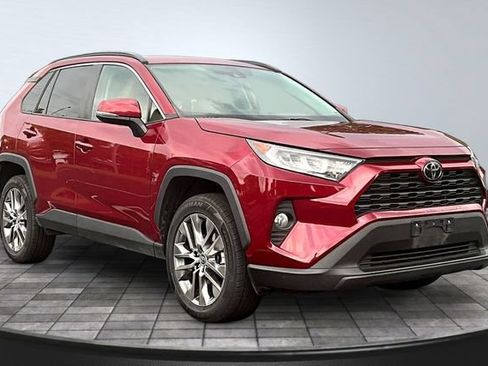 Used 2019 Toyota RAV4 XLE Premium w/ Cold Weather Package FWD image 3