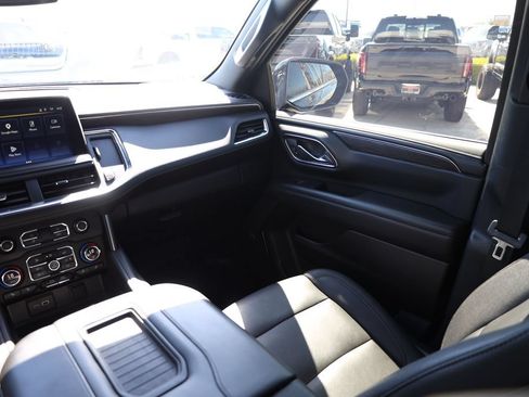 Used 2024 Chevrolet Suburban LT w/ Luxury Package AWD/4WD image 23