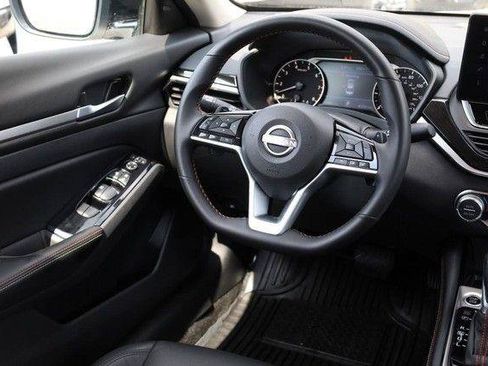 Used 2025 Nissan Altima 2.5 SR w/ SR Premium Package FWD image 23