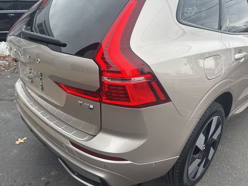 Used 2025 Volvo XC60 T8 Plus w/ Protection Package Premier image 4