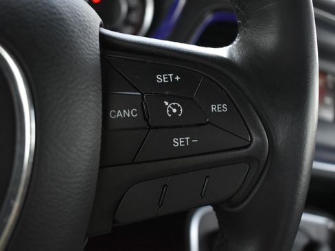 Used 2016 Dodge Challenger R/T image 20