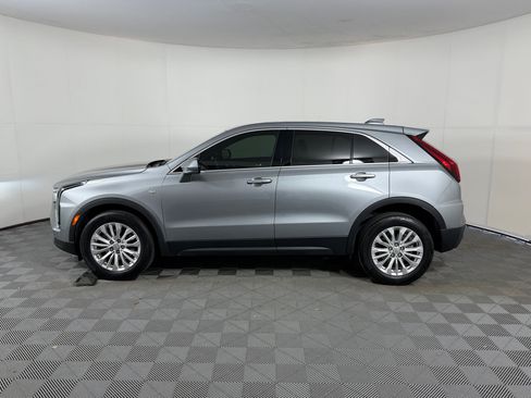 Used 2024 Cadillac XT4 Luxury w/ Cold Weather Package image 2