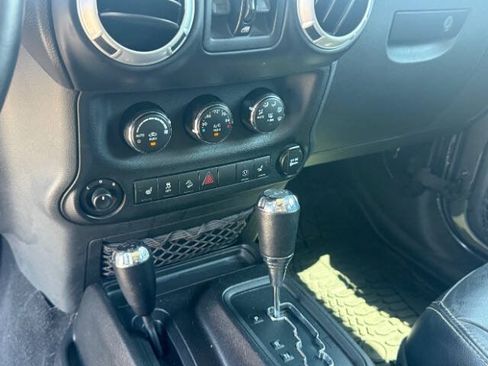 Used 2014 Jeep Wrangler Unlimited Sahara w/ Max Tow Package AWD/4WD image 15