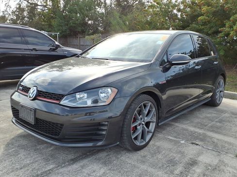 Used 2017 Volkswagen Golf S image 3