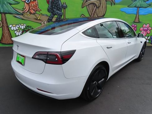 Used 2019 Tesla Model 3 Standard Range RWD image 4